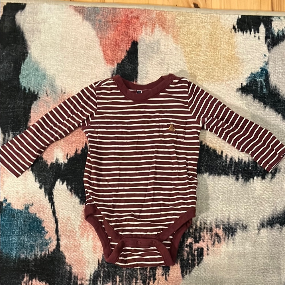 Perfect condition baby GAP bodysuit size 12-18m